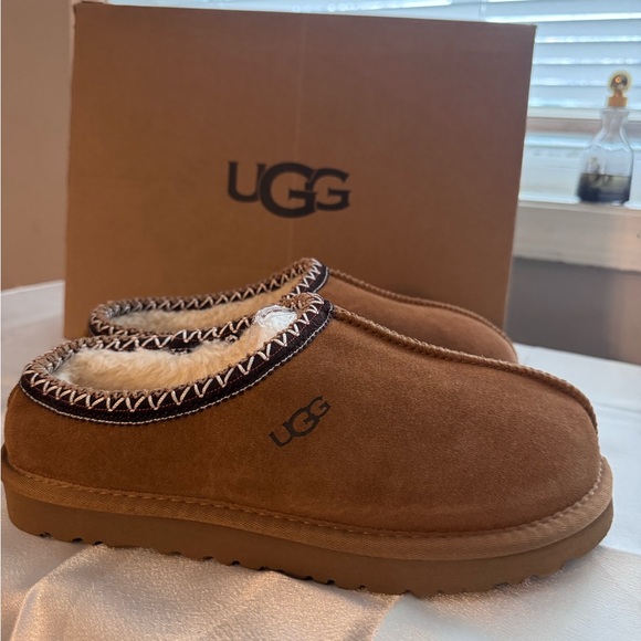 UGG Tan Sheepskin Slippers - Picture 4 of 4